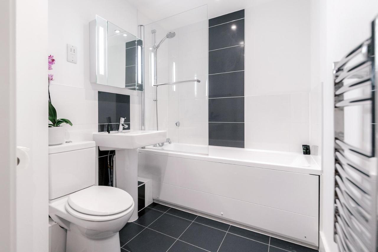 Roomspace Serviced Apartments - Capitol Square Epsom Dış mekan fotoğraf