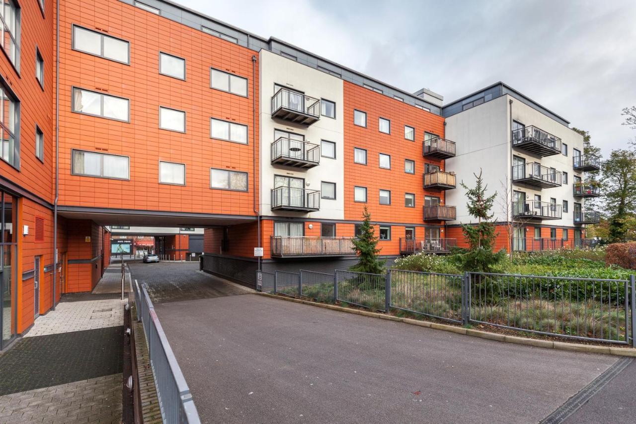 Roomspace Serviced Apartments - Capitol Square Epsom Dış mekan fotoğraf